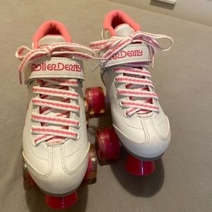 Roller derby skates.  size 3,
